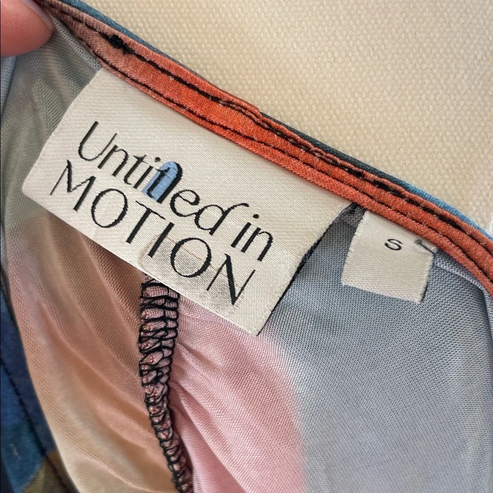 United In Motion Chaldea Top, S - Picture 5 of 12